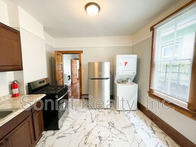 Foto del edificio - 648 S Rendon St