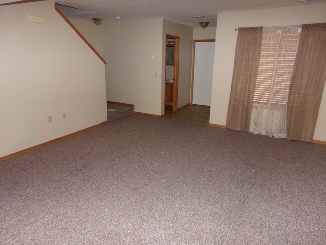 Building Photo - Nice Modern 2BR Townhome in Great Area