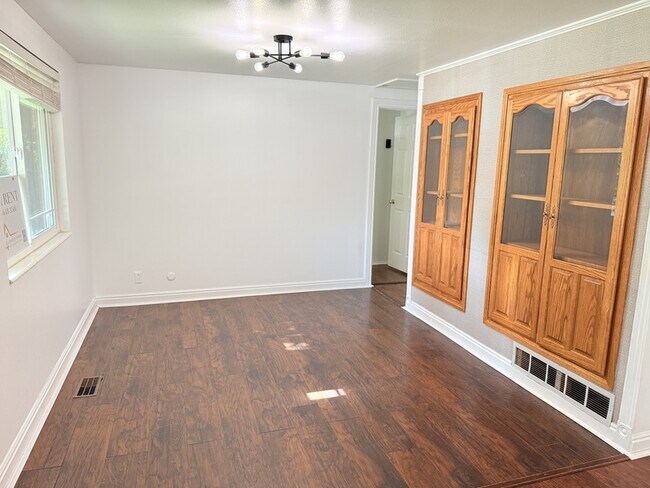 Foto del edificio - 4191 S Bluejay St