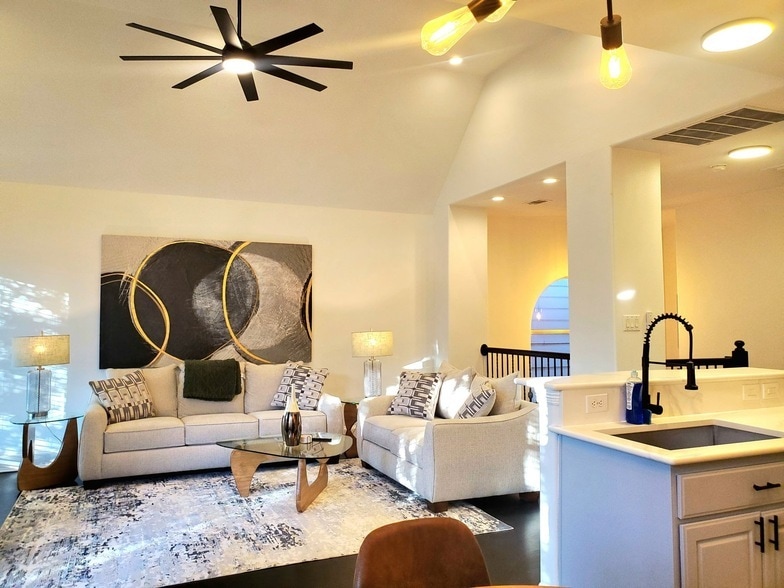 Photo - 5250 Washington Avenue Unit