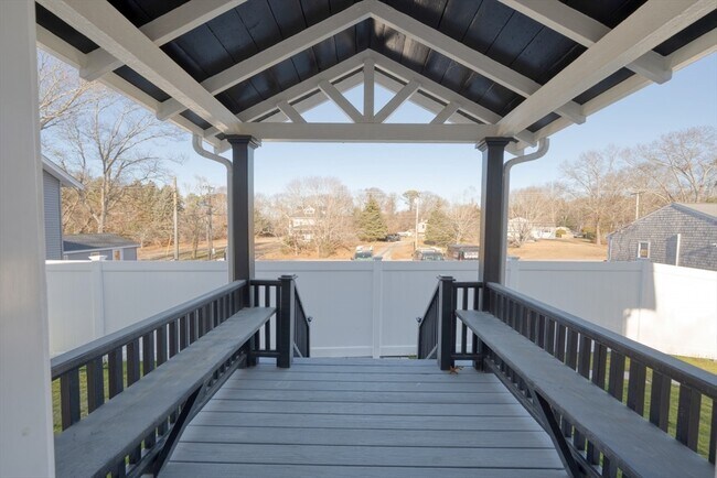 Foto del edificio - 665 State Rd