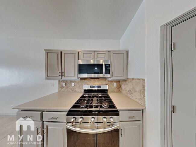 Foto del edificio - 8675 Traveling Breeze Ave