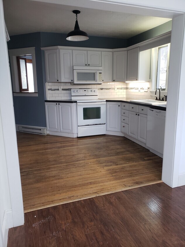 Kitchen looking from the laundry area - 107 N Monroe St