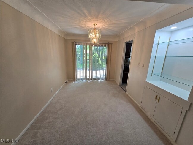 Building Photo - 5229 Evergreen Dr