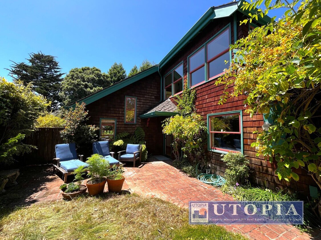 Foto principal - Beautiful, custom finished home in Aptos, ...