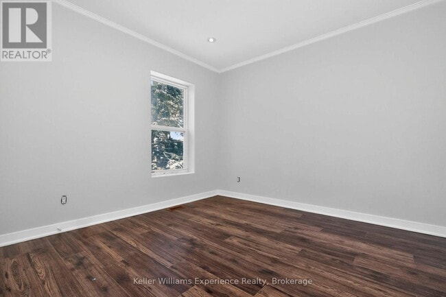 Photo du bâtiment - 295 Bay St