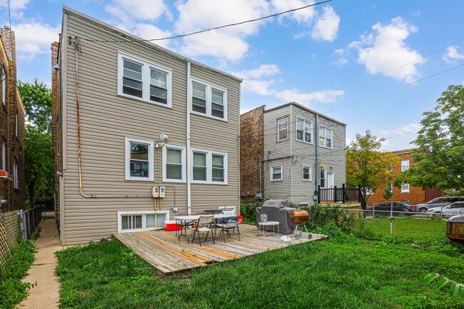 Building Photo - 3120 W Addison St