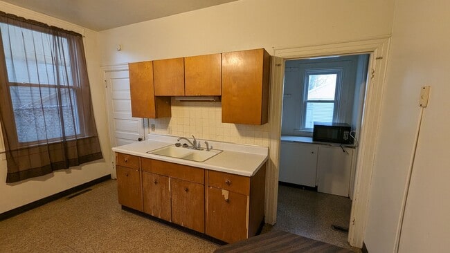 Building Photo - 707 Brady-707