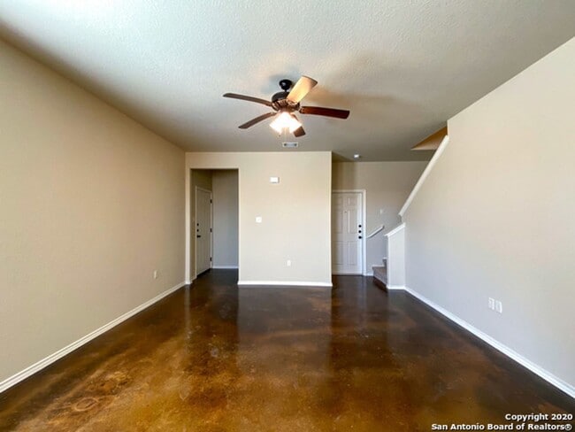 Building Photo - Beautiful Modern 3-Bed, 2-Bath Duplex with Private Yard & Spacious Layout