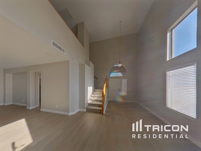 Building Photo - 10117 W Luxton Ln