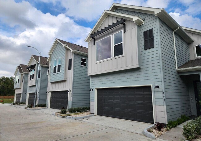 Foto del edificio - 8108 Esther Acres Ln