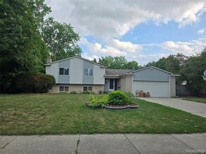 Building Photo - 2310 Cumberland Dr