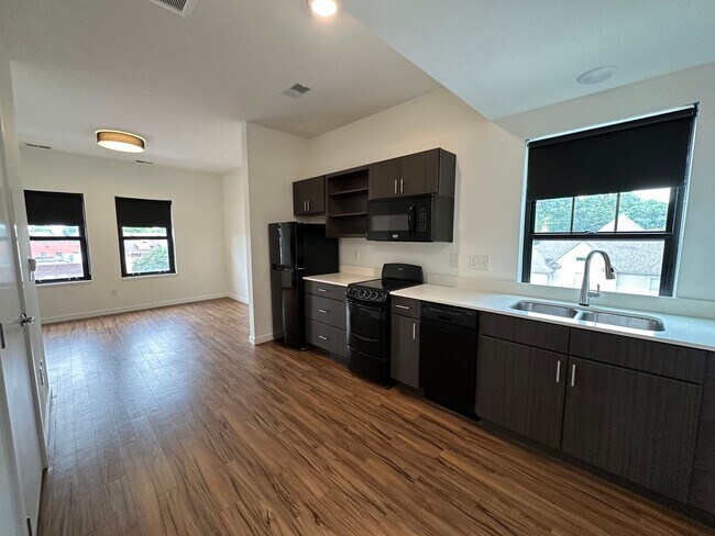 Foto del edificio - 1555 Wealthy St SE