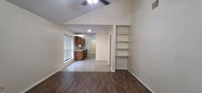 Foto del edificio - Available Now! Adorable 2 Bedroom 2 Bath Duplex in Longview!