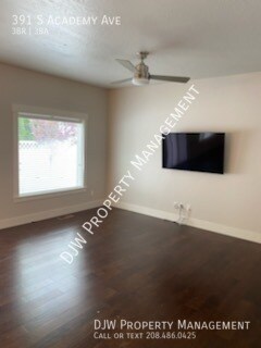 Building Photo - Welcome Home To This Fantastic Eagle Home!