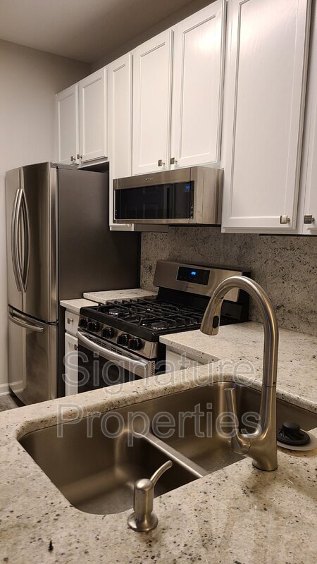 Building Photo - 9410 Links Ln