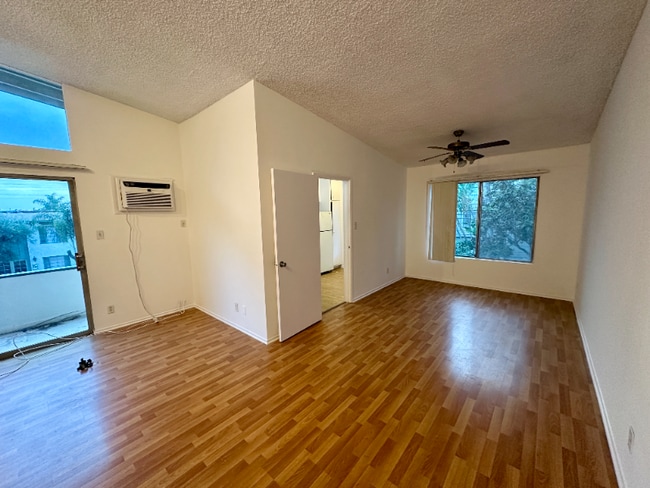 Foto del edificio - 10676 Missouri Ave