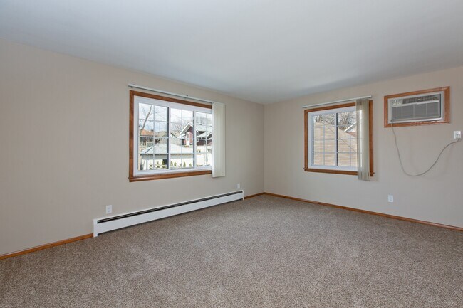 Building Photo - 2516 Grand Ave S