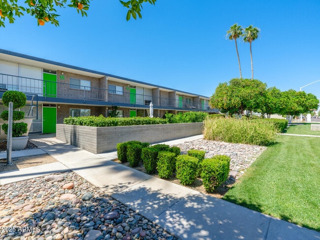 Foto del edificio - 7601 E 2nd St