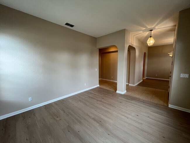 Foto del edificio - Charming Home Located in the Heart of Folsom