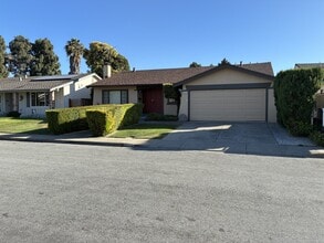 Building Photo - 35471 Ronda Ct