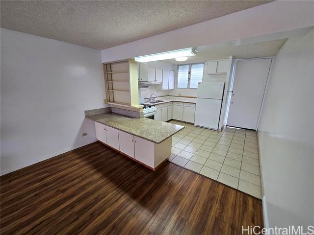 Building Photo - 910 Kapahulu Ave