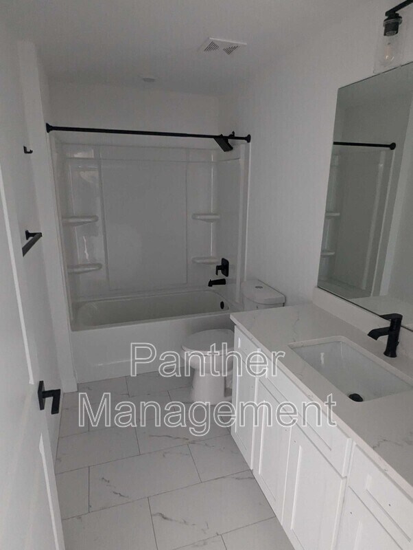 Foto del edificio - 347 NE 19th Terrace