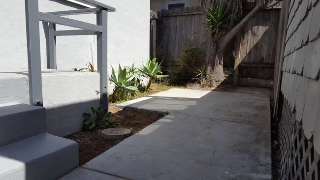 Building Photo - 5070 Santa Monica Ave