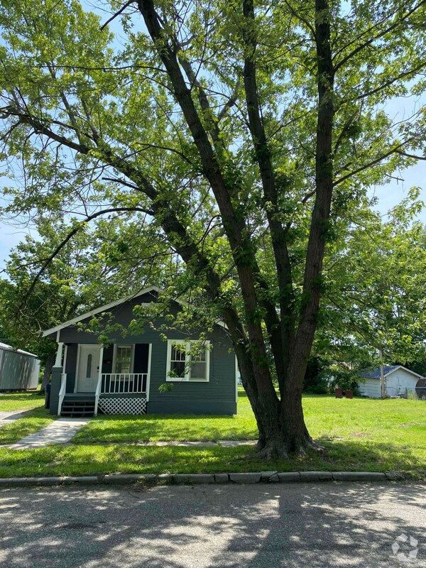 Apartments For Rent in Riverton KS with Hardwood Floors 1 Rentals