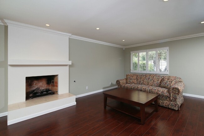 Building Photo - Wonderful Single Family Home in the hills ...