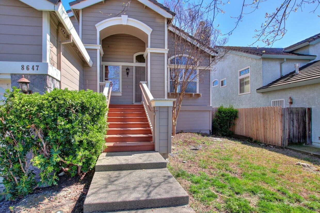Primary Photo - 8647 Carlin Ave