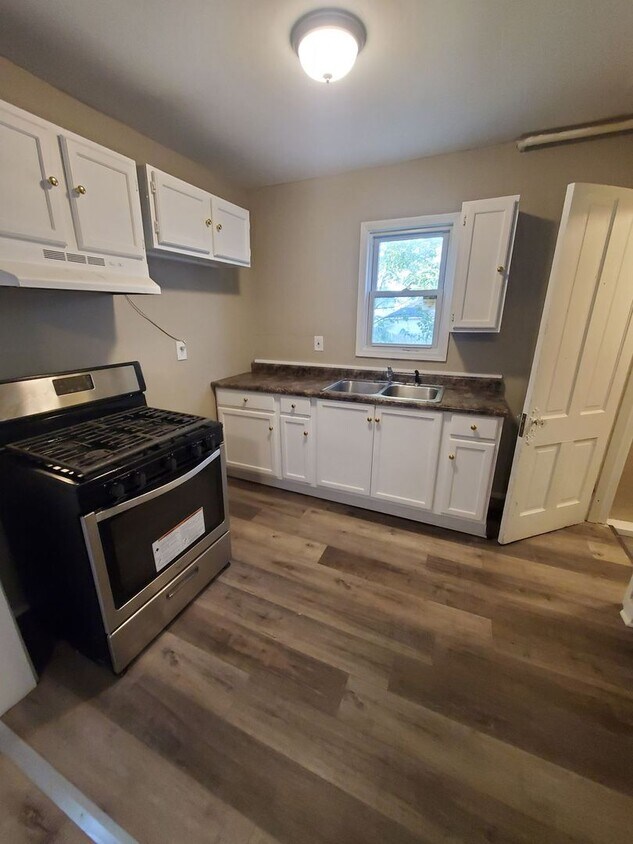 4 Bedroom Single Family - 4 Bedroom  Single Family