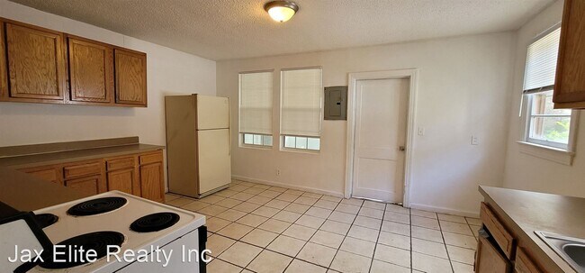 Building Photo - 3 br, 1 bath House - 60 East 54th Street