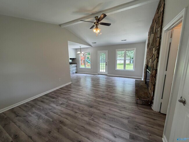 Foto del edificio - 1027 Riverchase Rd SE