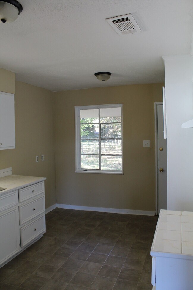 Foto del edificio - 2920 Oak Forest Dr