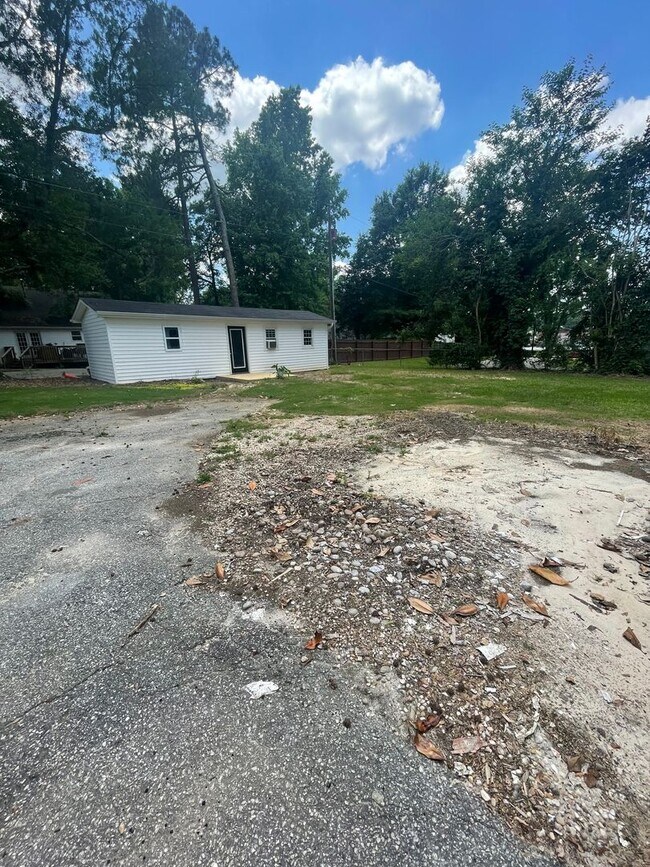 Foto del edificio - 3 Bedroom 1 Bath Ranch In Fountain Inn!!!!...