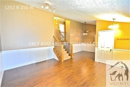 Building Photo - Beautiful 3 Bedroom Layton Home! No Deposi...