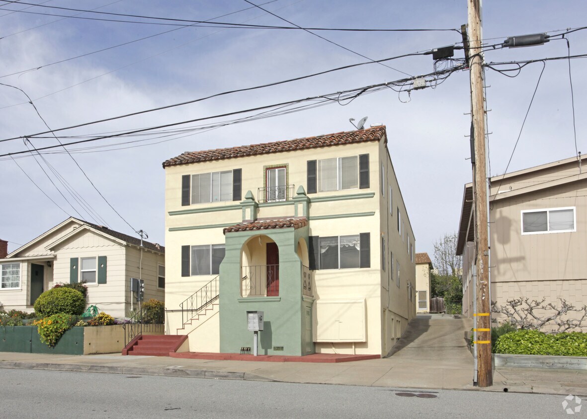 Primary Photo - 226 Van Buren St