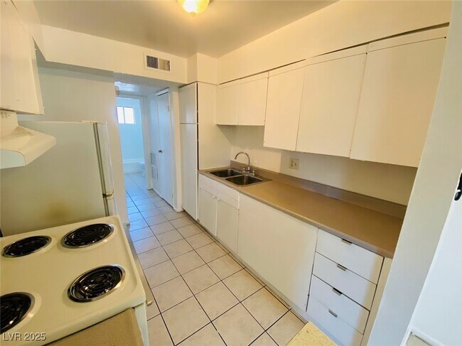 Foto del edificio - 3762 Royal Crest St