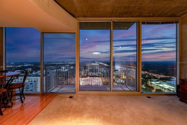 Foto del edificio - 155 S Court Ave
