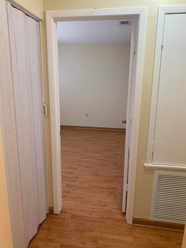 Building Photo - 1000 Abada Ct NE