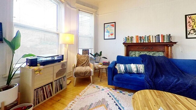 Photo - Lakeview Two Bedroom Includes Heat Apartment