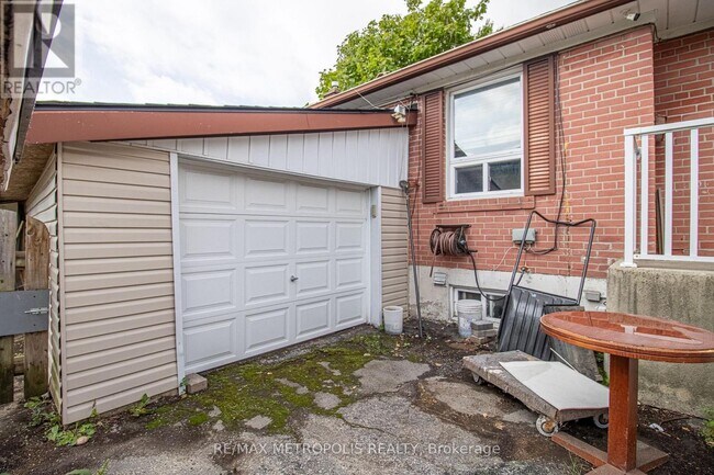 Building Photo - 19 Brimorton Dr
