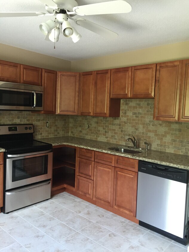 489 Wolcott St, Bristol, CT 06010 Townhome Rentals in Bristol CT