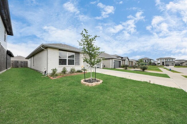 Foto del edificio - 7007 Fleetwood Crescent Wy