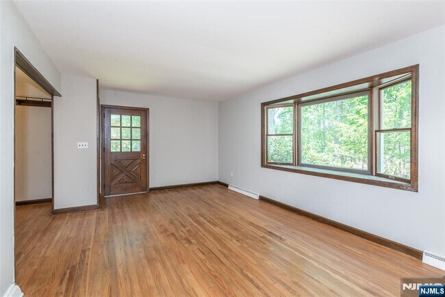Foto del edificio - 192 Woodland Ave