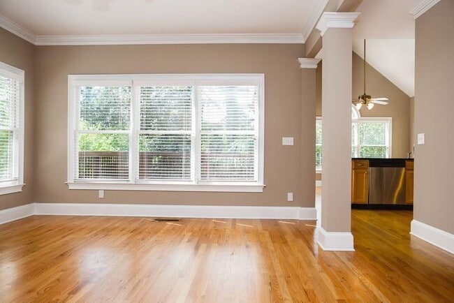 Building Photo - 1313 Sunland Dr NE