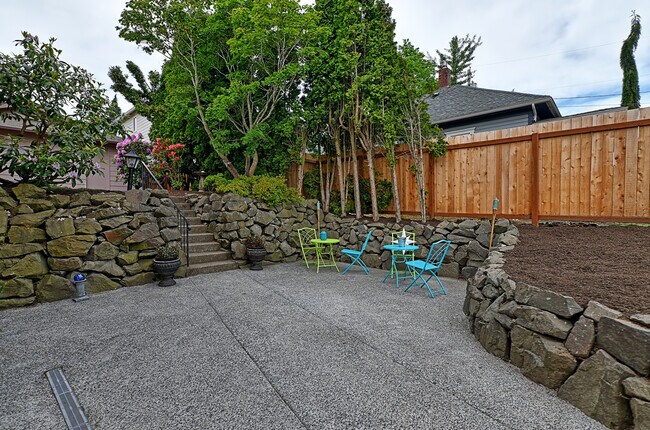 Building Photo - 526 Ave A