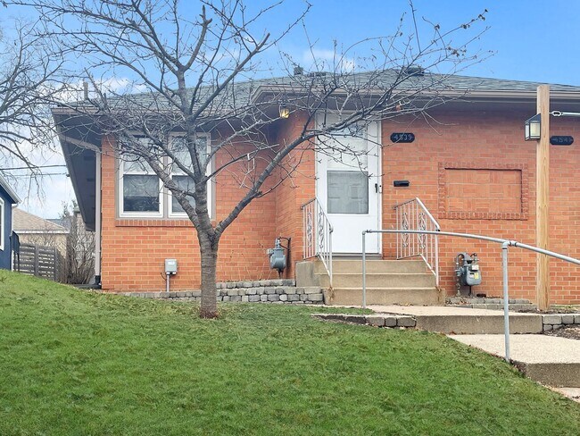 Foto del edificio - 4539 Bloomington Ave