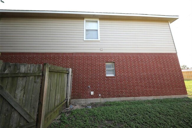 Foto del edificio - 5539 Mountain Forest Dr